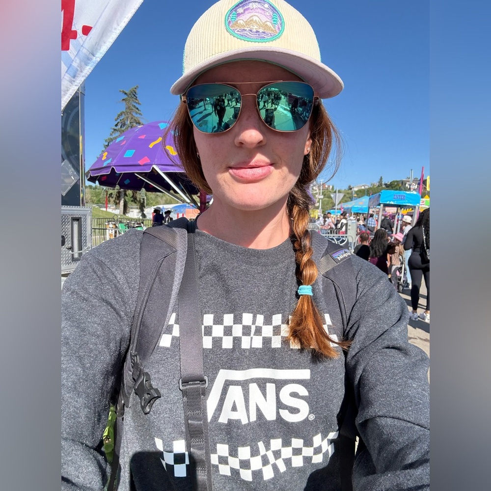 Meet your Posher, Caitlin